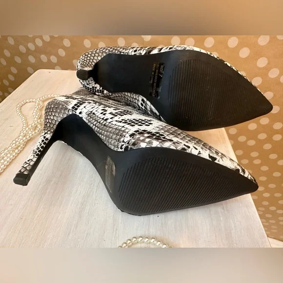 NWOT Venus Snakeskin Stiletto Heels Women’s Boot 7 - Picture 3 of 4